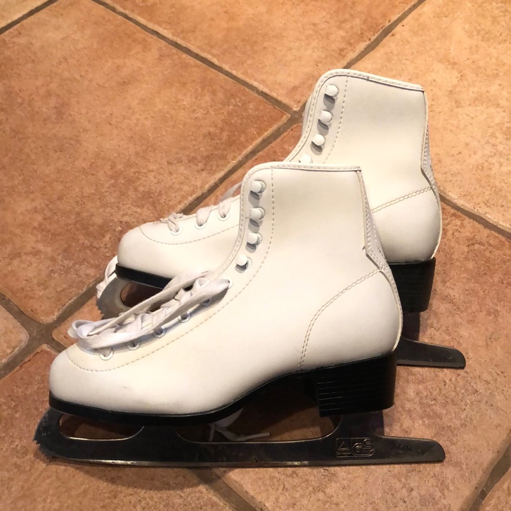 Ice skates size 6